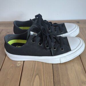 Converse Women’s Black and White Chuck Taylor Sneakers SZ 6